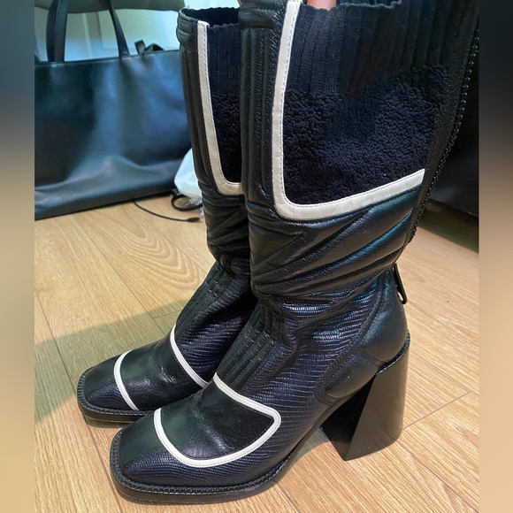 Chloé embossed leather boots. (Tall boots) SOLD - Picture 5 of 8